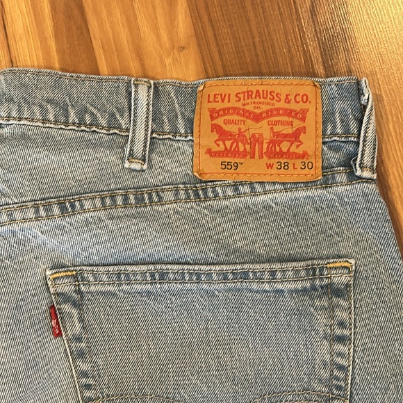 Light wash Levi’s 559 size 38x30 - Picture 3 of 8